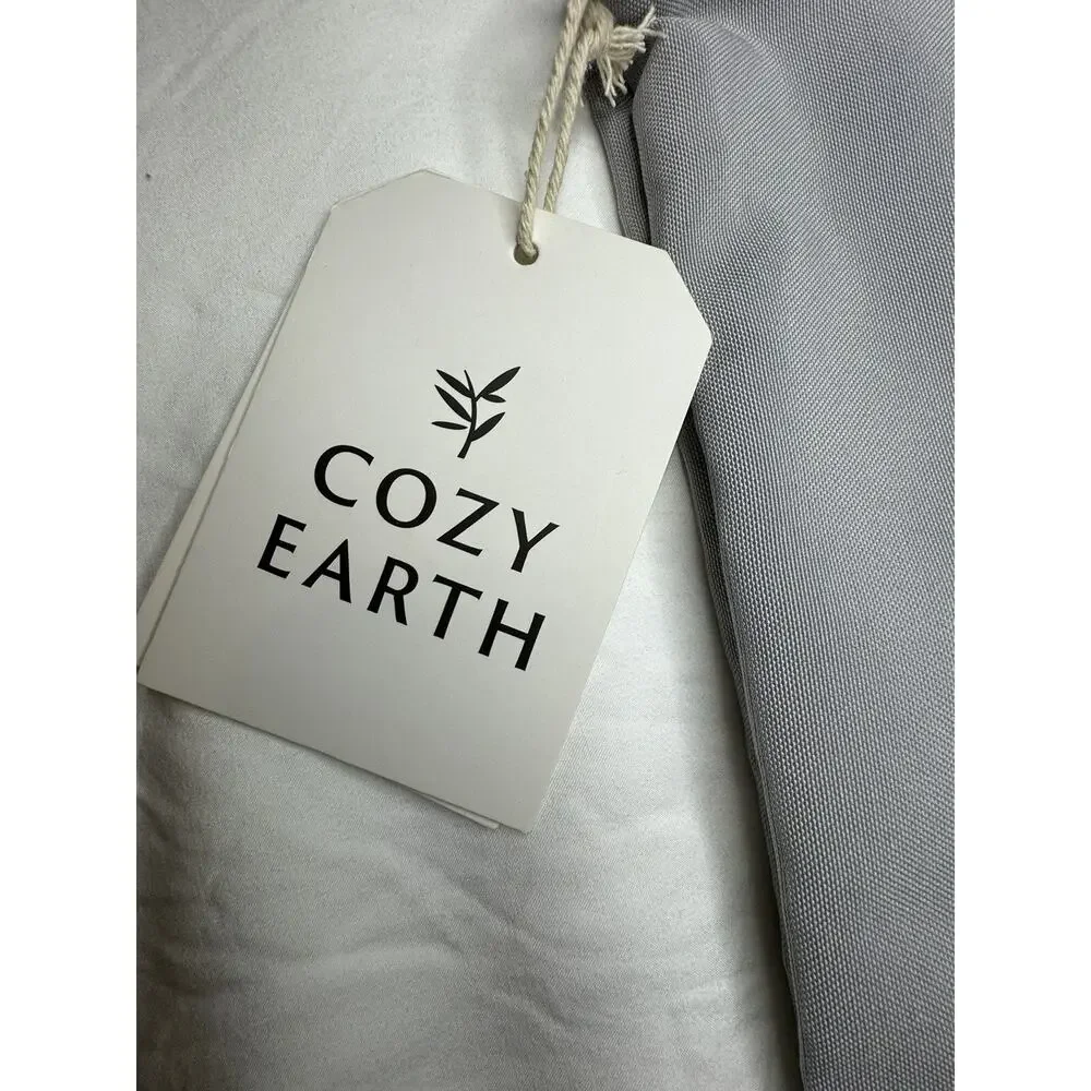 NWT Cozy Earth Gray Or Cream Colored Zippered Protective Dust Bags